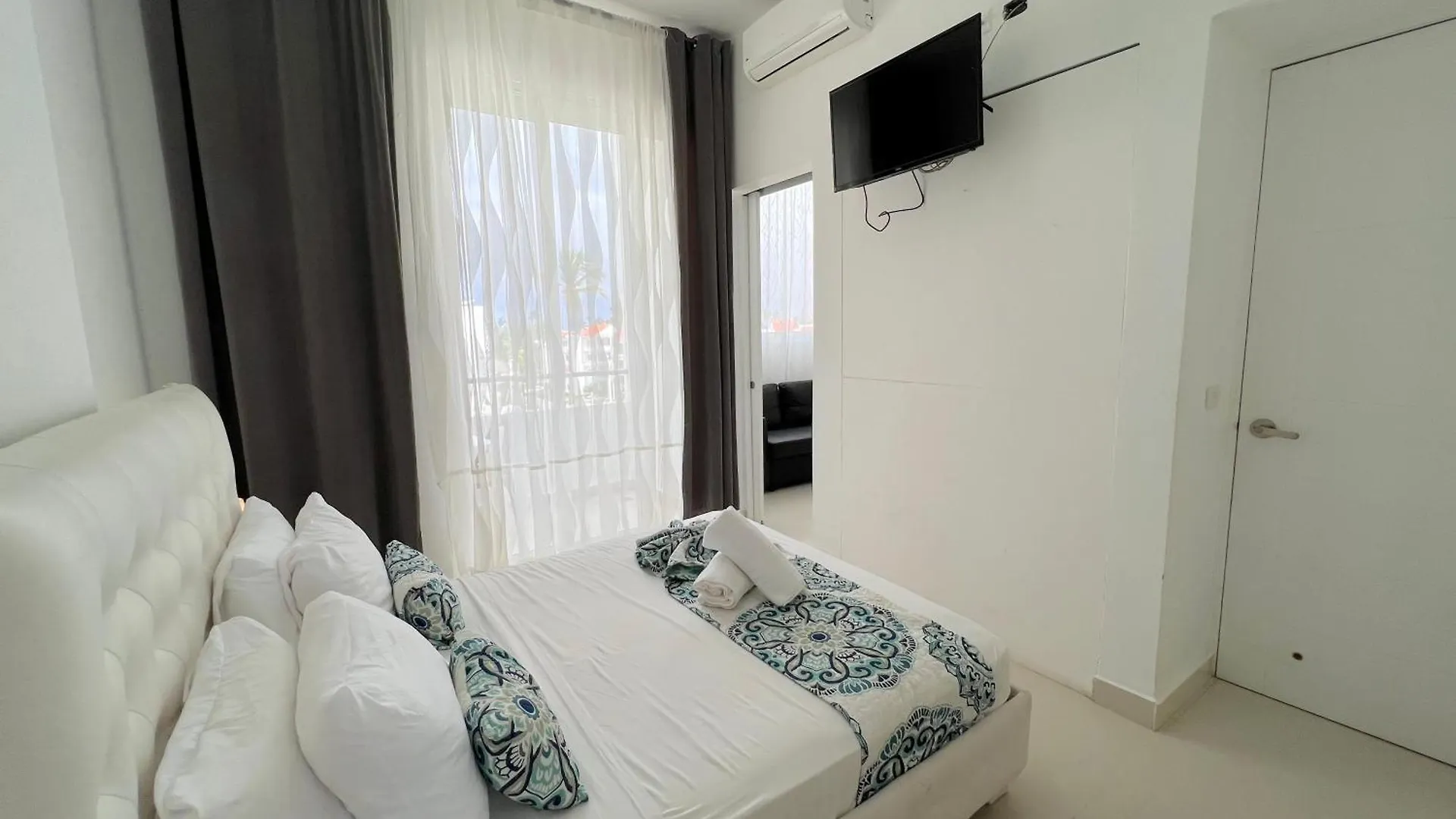 Caraibo Suites Rooftop Pool & Beach Club Punta Cana